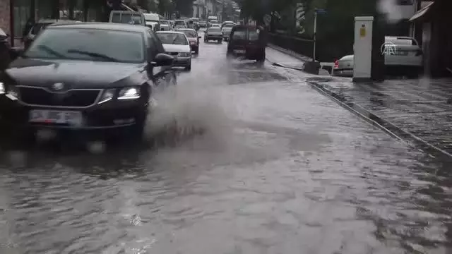 Sağanak su baskınlarına neden oldu (2) Sağanak su baskınlarına neden oldu (2)