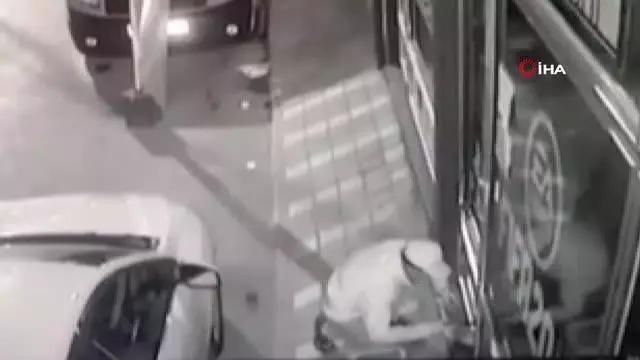 Sakarya'dan 150 bin TL değerinde elektronik eşya çaldı, İstanbul'da yakalandı Sakarya'dan 150 bin TL değerinde elektronik eşya çaldı, İstanbul'da yakalandı