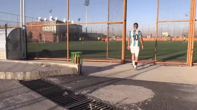 ŞANLIURFA - Ampute futbolcu, protez bacak hayaline kavuştu ŞANLIURFA - Ampute futbolcu, protez bacak hayaline kavuştu