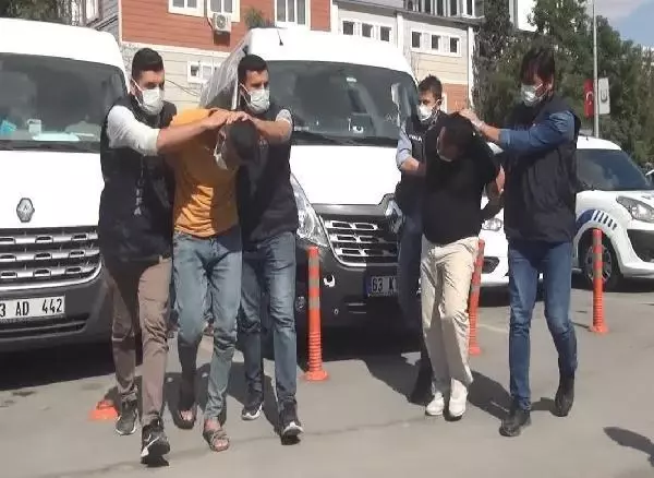 Son dakika: ŞANLIURFA'DA 2 POLİSİ SİLAHLA YARALAYAN 3 KİŞİ YAKALANDI Son dakika: ŞANLIURFA'DA 2 POLİSİ SİLAHLA YARALAYAN 3 KİŞİ YAKALANDI