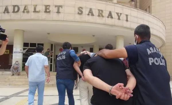 Son dakika: ŞANLIURFA'DA 2 POLİSİ SİLAHLA YARALAYAN 3 KİŞİ YAKALANDI Son dakika: ŞANLIURFA'DA 2 POLİSİ SİLAHLA YARALAYAN 3 KİŞİ YAKALANDI