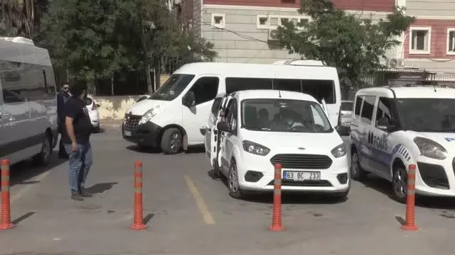 Son dakika haber: ŞANLIURFA - Polislere ateş açılmasıyla ilgili gözaltına alınan 3 zanlı tutuklandı Son dakika haber: ŞANLIURFA - Polislere ateş açılmasıyla ilgili gözaltına alınan 3 zanlı tutuklandı