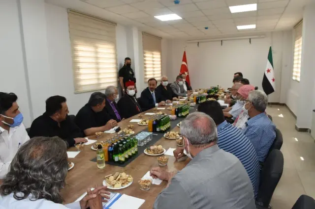 Vali Erin Resulayn'daki Süryani cemaatiyle buluştu Vali Erin Resulayn'daki Süryani cemaatiyle buluştu