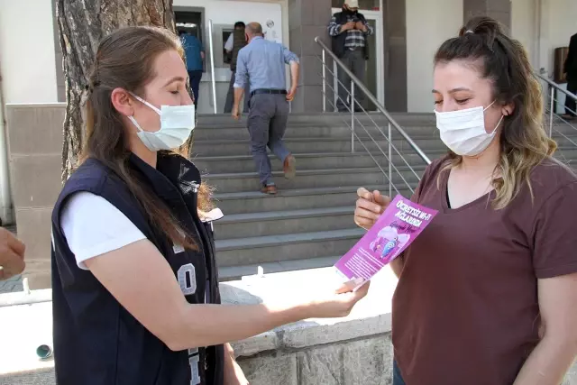 Sarıgöl ve Kula'da emniyet ekiplerinden siber suçlarla mücadele standı Sarıgöl ve Kula'da emniyet ekiplerinden siber suçlarla mücadele standı