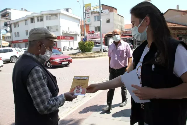 Sarıgöl ve Kula'da emniyet ekiplerinden siber suçlarla mücadele standı Sarıgöl ve Kula'da emniyet ekiplerinden siber suçlarla mücadele standı