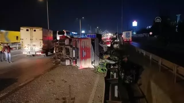 Sebze yüklü kamyon kamyonete çarptı: 5 yaralı Sebze yüklü kamyon kamyonete çarptı: 5 yaralı