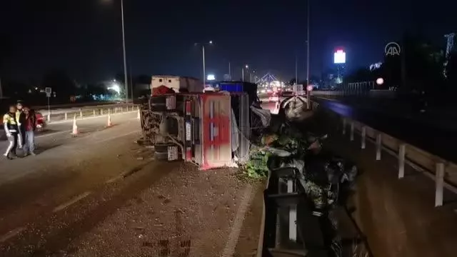Sebze yüklü kamyon kamyonete çarptı: 5 yaralı Sebze yüklü kamyon kamyonete çarptı: 5 yaralı