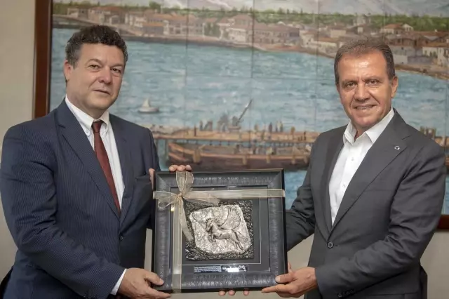 Seçer: 'Mersin'deki mülteci olayına öncelikle insan olarak yaklaşıyorum' Seçer: 'Mersin'deki mülteci olayına öncelikle insan olarak yaklaşıyorum'