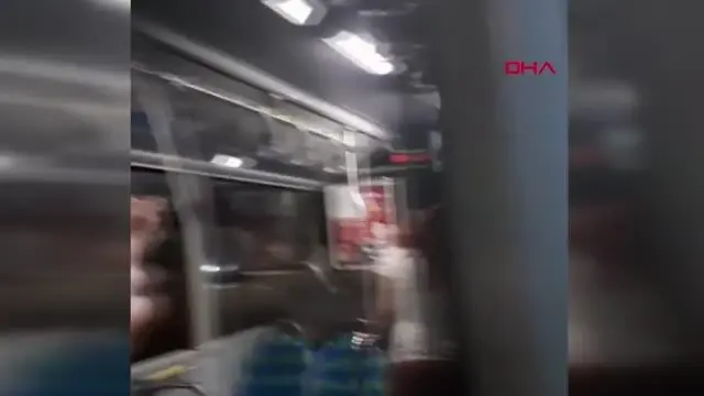 SEFAKÖY METROBÜS DURAĞINDA HAREKETLİ DAKİKALAR SEFAKÖY METROBÜS DURAĞINDA HAREKETLİ DAKİKALAR