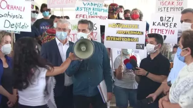Seferihisar'da jeotermal enerji santrali projesi için düzenlenen toplantı, protestolar nedeniyle yapılamadı Seferihisar'da jeotermal enerji santrali projesi için düzenlenen toplantı, protestolar nedeniyle yapılamadı