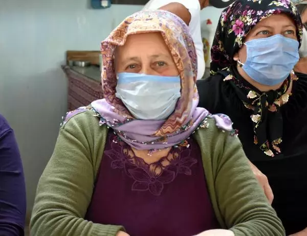 SEFERİHİSAR'DA KÖYLÜLERDEN JES EYLEMİ SEFERİHİSAR'DA KÖYLÜLERDEN JES EYLEMİ