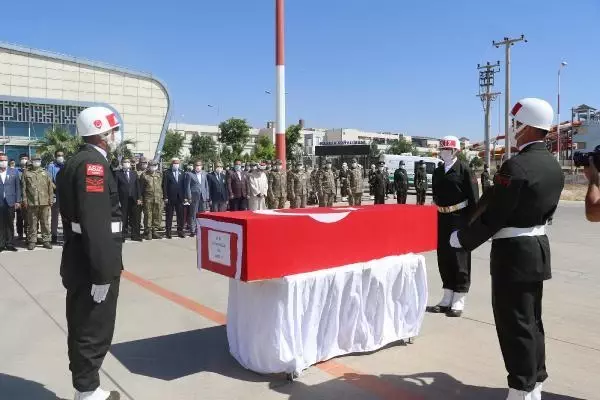 Son dakika haberleri: MARDİN ŞEHİT ASKERİN CENAZESİ MEMLEKETİNE UĞURLANDI Son dakika haberleri: MARDİN ŞEHİT ASKERİN CENAZESİ MEMLEKETİNE UĞURLANDI