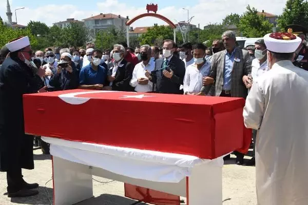 Mardin'de silah kazası sonucu şehit olan asker son yolculuğuna uğurlandı Mardin'de silah kazası sonucu şehit olan asker son yolculuğuna uğurlandı