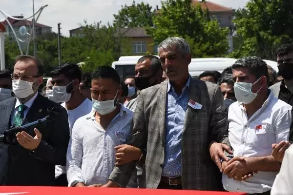 Mardin'de silah kazası sonucu şehit olan asker son yolculuğuna uğurlandı Mardin'de silah kazası sonucu şehit olan asker son yolculuğuna uğurlandı