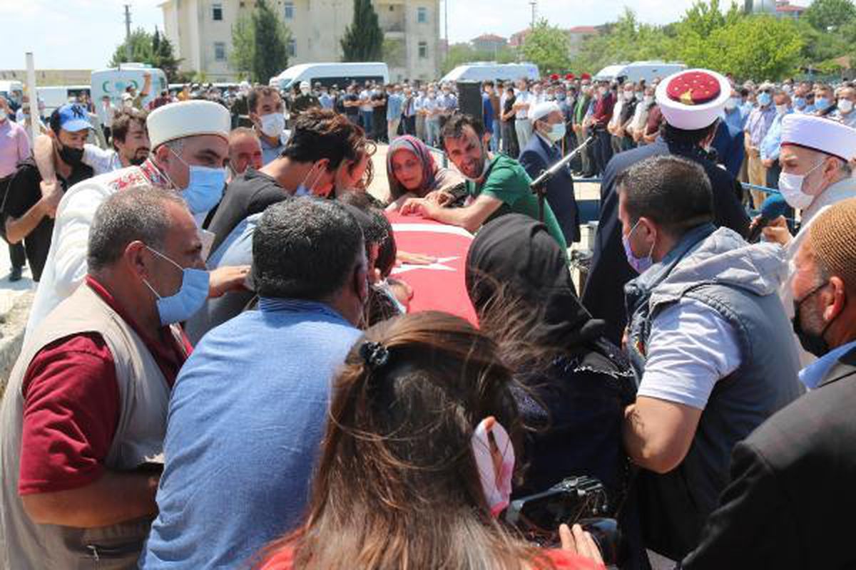 Mardin'de silah kazası sonucu şehit olan asker son yolculuğuna uğurlandı