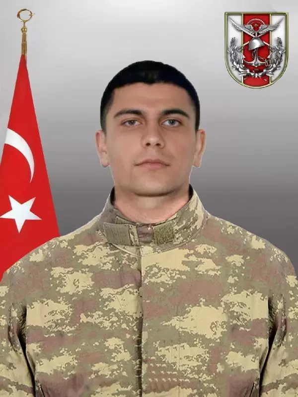 Mardin'de silah kazası sonucu şehit olan asker son yolculuğuna uğurlandı Mardin'de silah kazası sonucu şehit olan asker son yolculuğuna uğurlandı