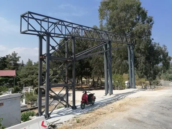 SELÇUKLU KOMUTANININ TÜRBESİNİN DE BULUNDUĞU MEZARLIK PERİŞAN SELÇUKLU KOMUTANININ TÜRBESİNİN DE BULUNDUĞU MEZARLIK PERİŞAN