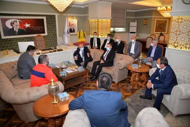 Serhat Oğuz Yaşar, Yıldırım'a projeleri anlattı Serhat Oğuz Yaşar, Yıldırım'a projeleri anlattı
