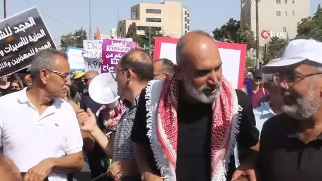 Şeyh Cerrah'ta zorla tahliye edilmek istenen Filistinli ailelere destek yürüyüşü Şeyh Cerrah'ta zorla tahliye edilmek istenen Filistinli ailelere destek yürüyüşü