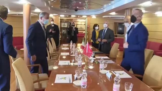 SİCİLYA ADASI - Milli Savunma Bakanı Akar, İtalya ve İngiltere Savunma Bakanları ile üçlü toplantıda bir araya geldi SİCİLYA ADASI - Milli Savunma Bakanı Akar, İtalya ve İngiltere Savunma Bakanları ile üçlü toplantıda bir araya geldi