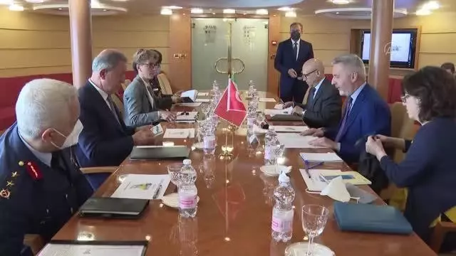 SİCİLYA ADASI - Milli Savunma Bakanı Akar, İtalya ve İngiltere Savunma Bakanları ile üçlü toplantıda bir araya geldi SİCİLYA ADASI - Milli Savunma Bakanı Akar, İtalya ve İngiltere Savunma Bakanları ile üçlü toplantıda bir araya geldi