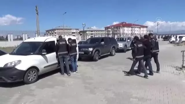 Sigara kaçakçılarına yönelik operasyonda 4 kişi tutuklandı Sigara kaçakçılarına yönelik operasyonda 4 kişi tutuklandı
