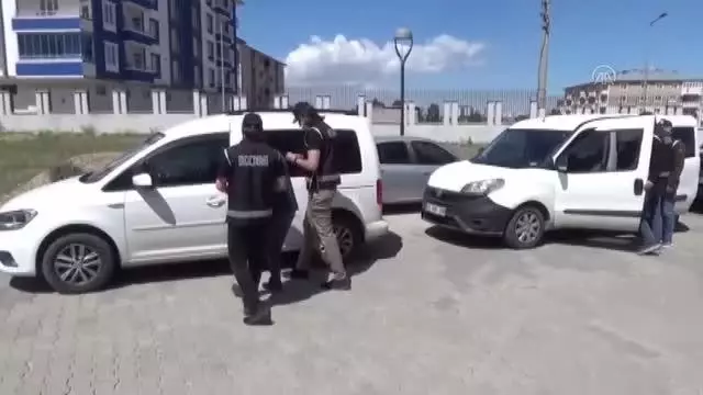 Sigara kaçakçılarına yönelik operasyonda 4 kişi tutuklandı Sigara kaçakçılarına yönelik operasyonda 4 kişi tutuklandı