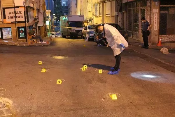 Son dakika haberleri! Şişli'de kavga ettikleri kişilere kurşun yağdırdılar; kızını parka götüren baba öldü Son dakika haberleri! Şişli'de kavga ettikleri kişilere kurşun yağdırdılar; kızını parka götüren baba öldü
