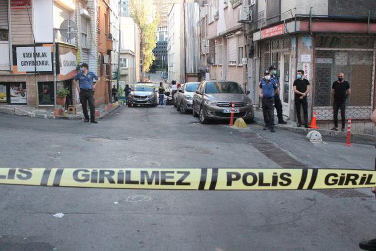 Son dakika haberleri! Şişli'de kavga ettikleri kişilere kurşun yağdırdılar; kızını parka götüren baba öldü