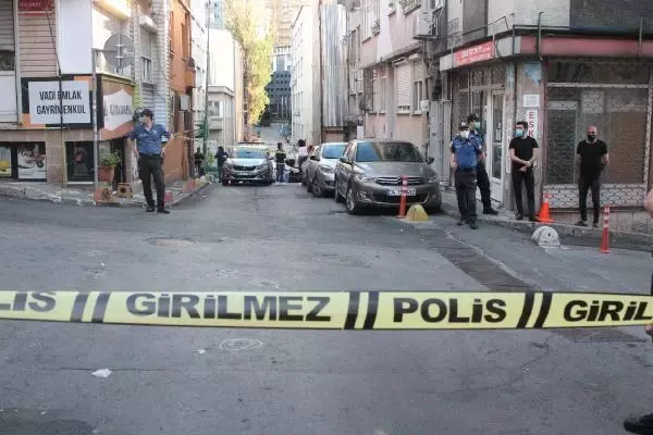 Son dakika haberleri! Şişli'de kavga ettikleri kişilere kurşun yağdırdılar; kızını parka götüren baba öldü Son dakika haberleri! Şişli'de kavga ettikleri kişilere kurşun yağdırdılar; kızını parka götüren baba öldü