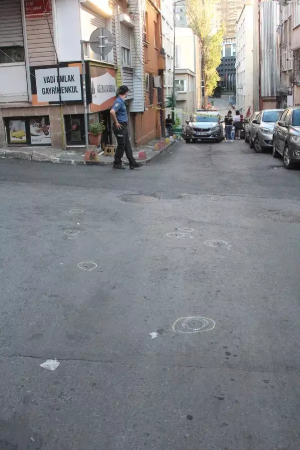 Son dakika haberleri! Şişli'de kavga ettikleri kişilere kurşun yağdırdılar; kızını parka götüren baba öldü Son dakika haberleri! Şişli'de kavga ettikleri kişilere kurşun yağdırdılar; kızını parka götüren baba öldü