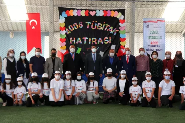 Sivas'ın Cemel beldesinde bilim fuarı açıldı Sivas'ın Cemel beldesinde bilim fuarı açıldı