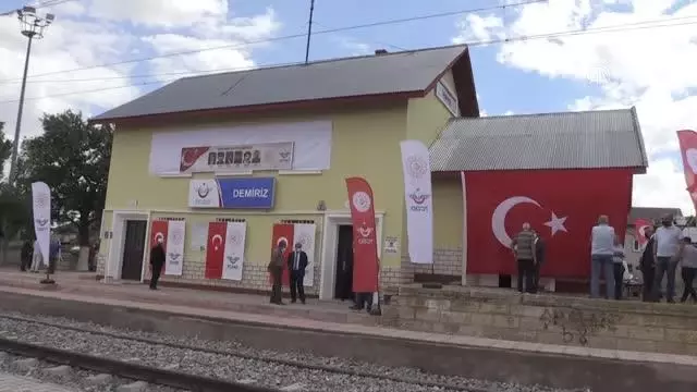 Sivas-Malatya arasındaki Demiriz Tren İstasyonunda şehit edilen 8 kişi törenle anıldı Sivas-Malatya arasındaki Demiriz Tren İstasyonunda şehit edilen 8 kişi törenle anıldı