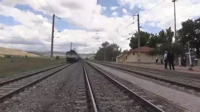 Sivas-Malatya arasındaki Demiriz Tren İstasyonunda şehit edilen 8 kişi törenle anıldı Sivas-Malatya arasındaki Demiriz Tren İstasyonunda şehit edilen 8 kişi törenle anıldı