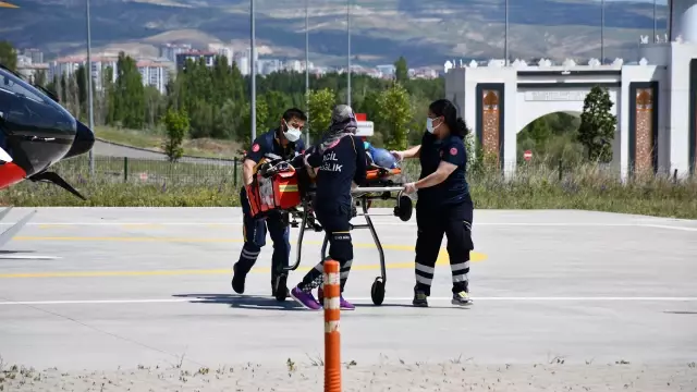 İnşaattan düşen kalıp işçisi ağır yaralandı İnşaattan düşen kalıp işçisi ağır yaralandı