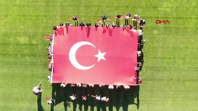 SPOR Milli sporculardan, Şenol Güneş ve öğrencilerine marşlı bayraklı destek SPOR Milli sporculardan, Şenol Güneş ve öğrencilerine marşlı bayraklı destek