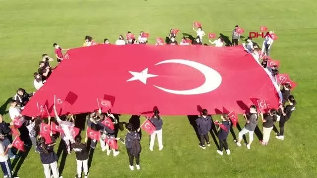 SPOR Milli sporculardan, Şenol Güneş ve öğrencilerine marşlı bayraklı destek SPOR Milli sporculardan, Şenol Güneş ve öğrencilerine marşlı bayraklı destek