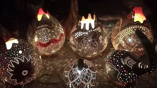 Su kabaklarını sanat eserine dönüştürüyor Su kabaklarını sanat eserine dönüştürüyor