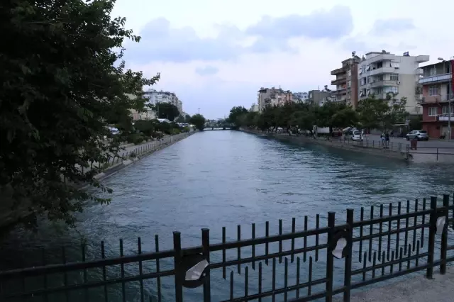 Sulama kanalına düşen kişiyi vatandaşlar kurtardı Sulama kanalına düşen kişiyi vatandaşlar kurtardı
