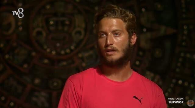 Survivor 2021'de şaşkına çeviren olay! Berkay, mavi takımdakilerin yerine kendi takımındaki yarışmayı eleme adayı yaptı Survivor 2021'de şaşkına çeviren olay! Berkay, mavi takımdakilerin yerine kendi takımındaki yarışmayı eleme adayı yaptı