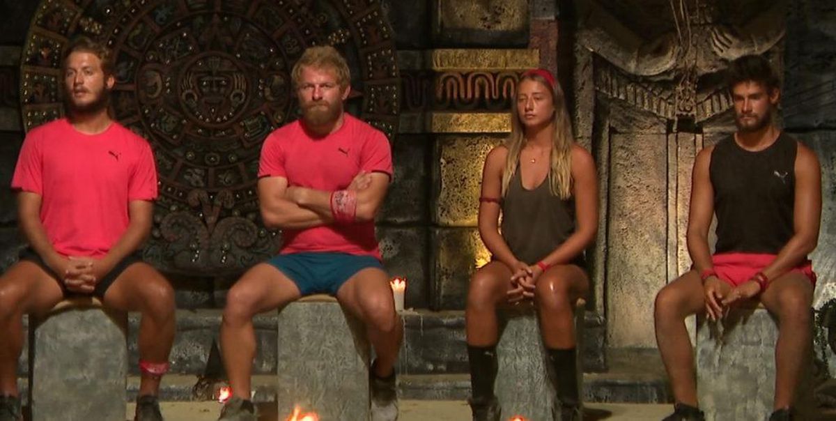 Survivor 2021'de şaşkına çeviren olay! Berkay, mavi takımdakilerin yerine kendi takımındaki yarışmacıyı eleme adayı yaptı
