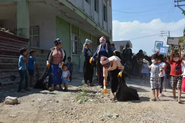 Tarsus'ta kadınlar çevre temizliği yaptı Tarsus'ta kadınlar çevre temizliği yaptı