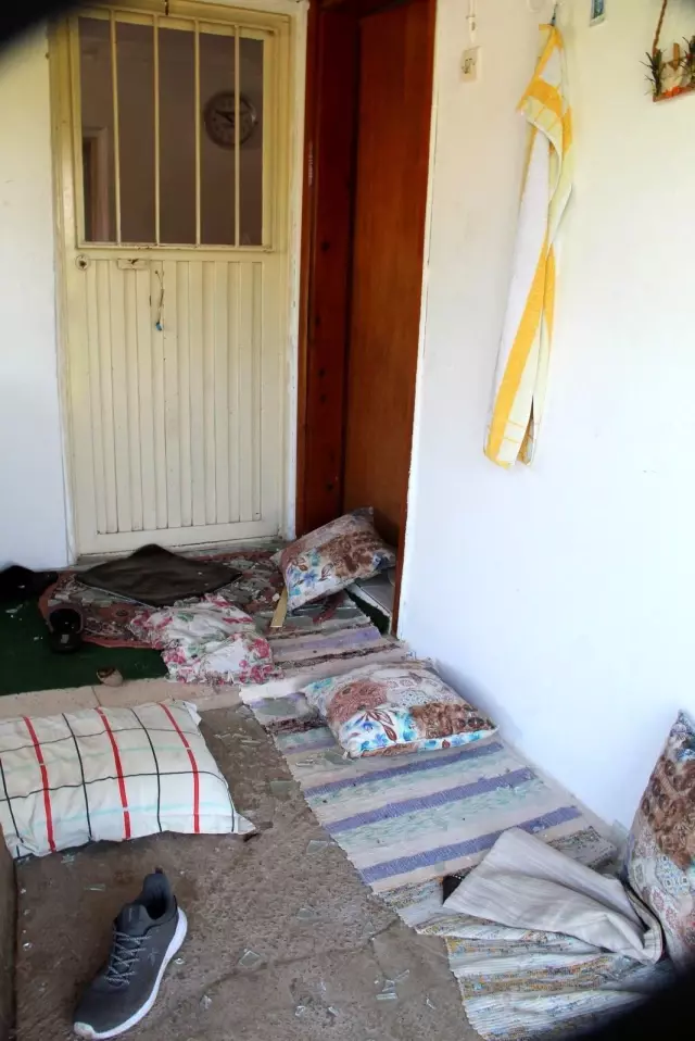 Gasp dehşetini yaşayan yaşlı adam korku dolu anları anlattı: 'Bahçeye girip ellerimi öptü, korktum ama elinde bıçak yoktu' Gasp dehşetini yaşayan yaşlı adam korku dolu anları anlattı: 'Bahçeye girip ellerimi öptü, korktum ama elinde bıçak yoktu'