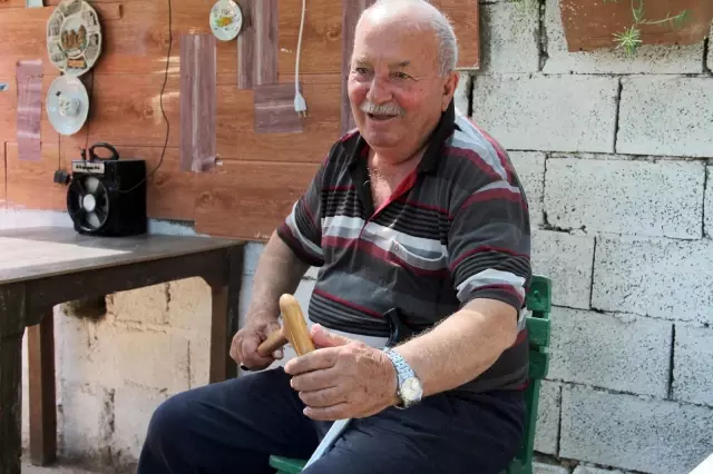 Gasp dehşetini yaşayan yaşlı adam korku dolu anları anlattı: 'Bahçeye girip ellerimi öptü, korktum ama elinde bıçak yoktu' Gasp dehşetini yaşayan yaşlı adam korku dolu anları anlattı: 'Bahçeye girip ellerimi öptü, korktum ama elinde bıçak yoktu'