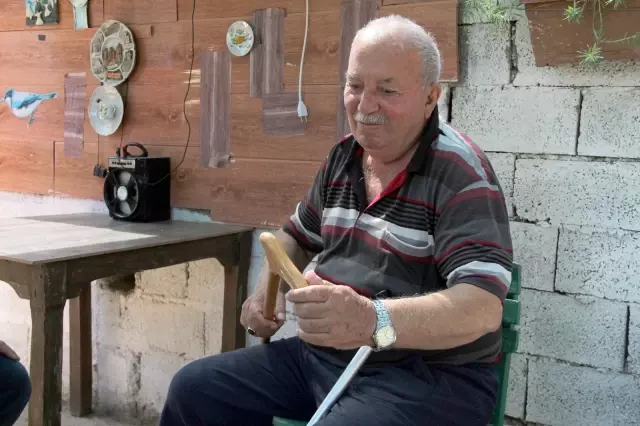 Gasp dehşetini yaşayan yaşlı adam korku dolu anları anlattı: 'Bahçeye girip ellerimi öptü, korktum ama elinde bıçak yoktu' Gasp dehşetini yaşayan yaşlı adam korku dolu anları anlattı: 'Bahçeye girip ellerimi öptü, korktum ama elinde bıçak yoktu'