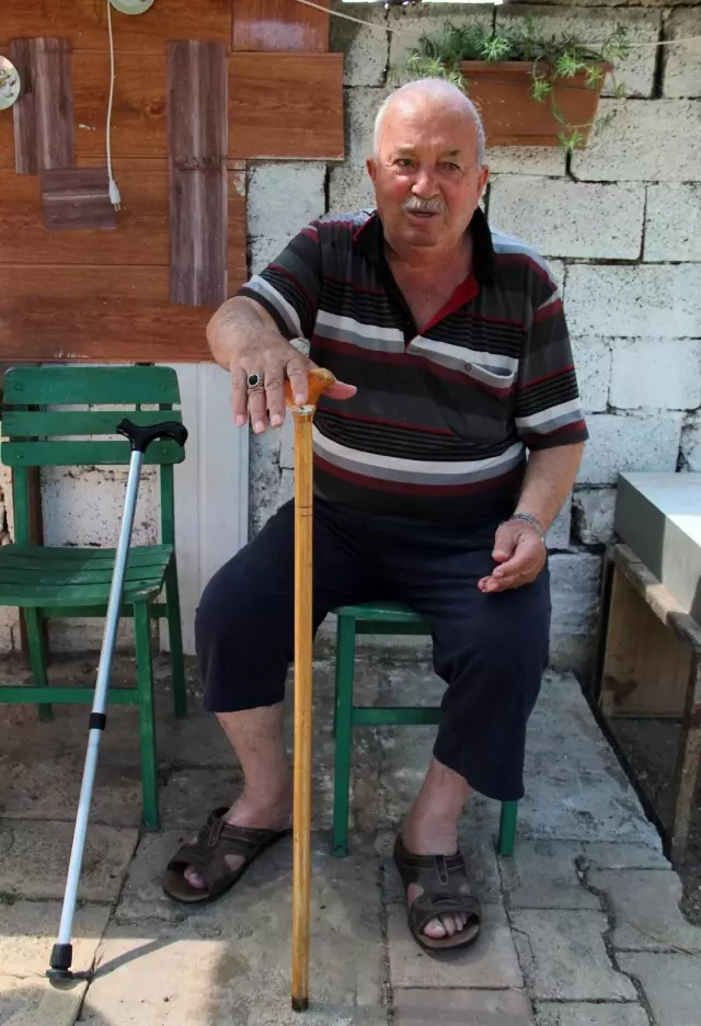 Gasp dehşetini yaşayan yaşlı adam korku dolu anları anlattı: 'Bahçeye girip ellerimi öptü, korktum ama elinde bıçak yoktu' Gasp dehşetini yaşayan yaşlı adam korku dolu anları anlattı: 'Bahçeye girip ellerimi öptü, korktum ama elinde bıçak yoktu'