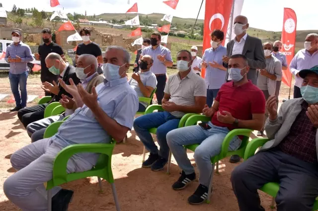 Sivas-Malatya arasındaki Demiriz Tren İstasyonunda şehit edilen 8 kişi törenle anıldı Sivas-Malatya arasındaki Demiriz Tren İstasyonunda şehit edilen 8 kişi törenle anıldı