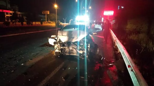 Ters yönde seyreden 200 promil alkollü sürücü tıra çarptı Ters yönde seyreden 200 promil alkollü sürücü tıra çarptı