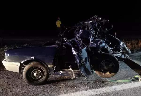Son dakika: TIR, park halindeki otomobile çarptı; Bülent ile dedesi öldü Son dakika: TIR, park halindeki otomobile çarptı; Bülent ile dedesi öldü