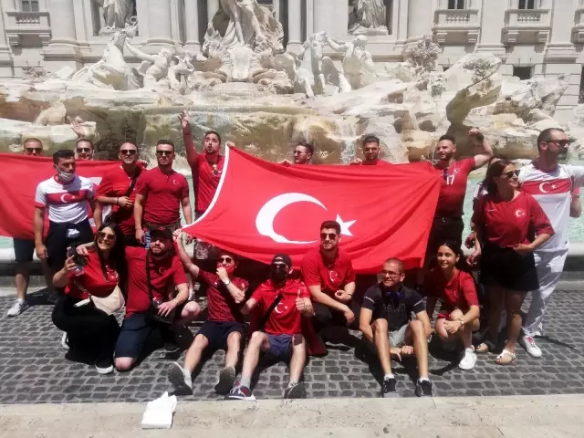 Türk taraftarlar stada giriş yaptı Türk taraftarlar stada giriş yaptı